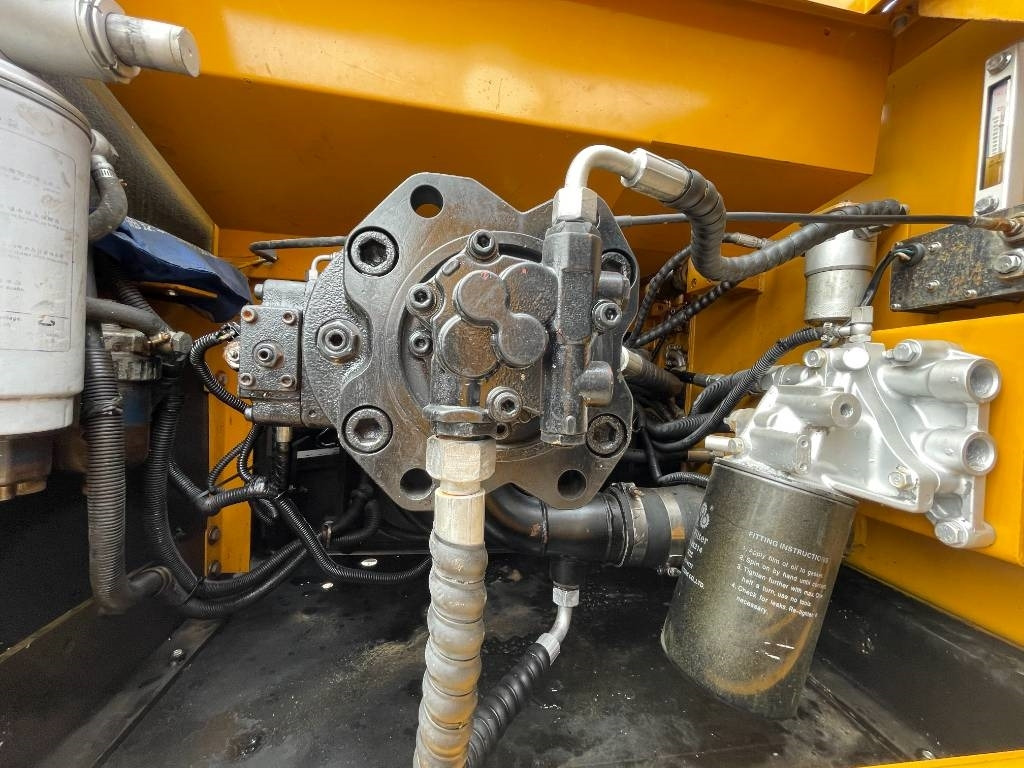 Sany SY 215 - Ekskavator perayap: gambar 4 Sany SY 215 - Ekskavator perayap: gambar 4