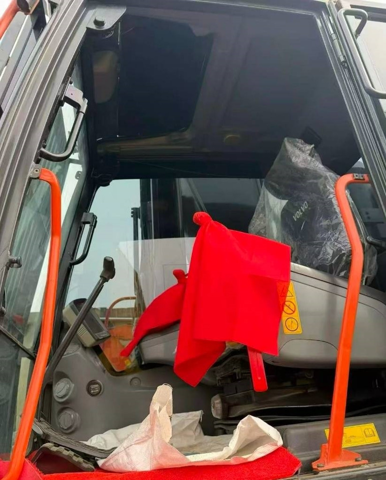 Volvo EC 380 - Ekskavator perayap: gambar 4 Volvo EC 380 - Ekskavator perayap: gambar 4