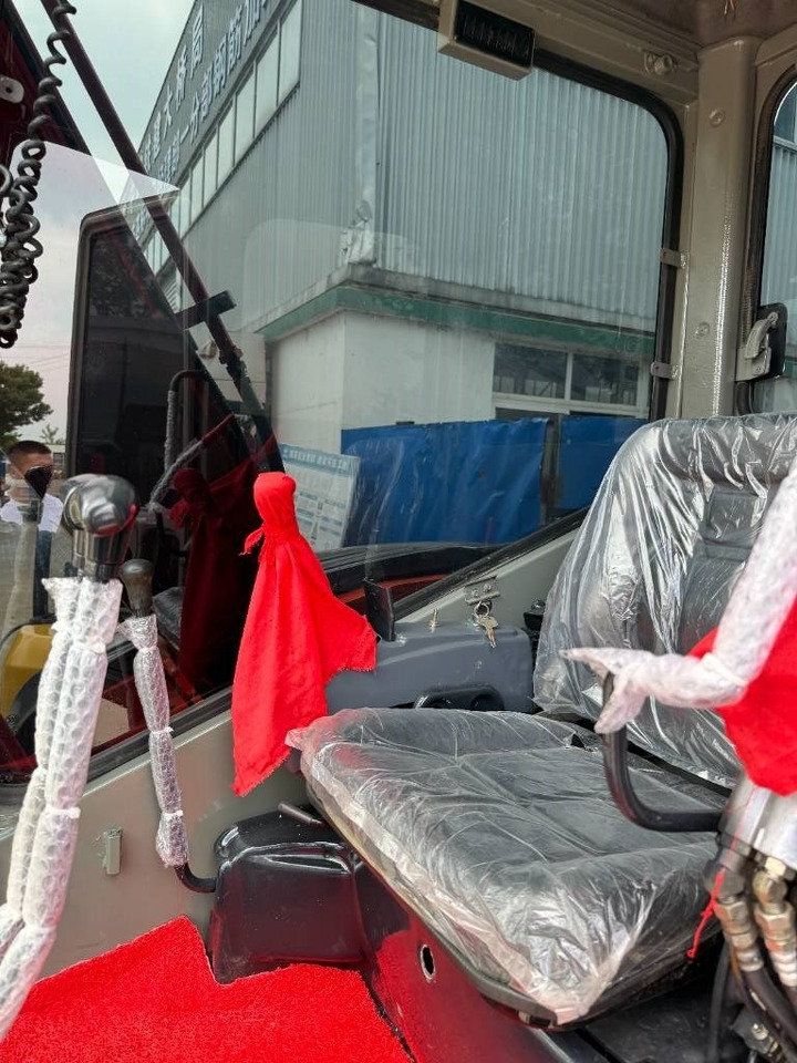 日立 ZX 55 - Ekskavator perayap: gambar 5 日立 ZX 55 - Ekskavator perayap: gambar 5