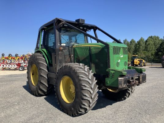 Traktor John Deere 6215R AUTOPOWR: gambar 6