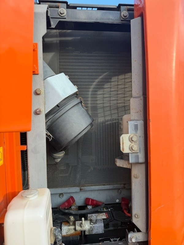 Ekskavator perayap Hitachi ZX 135 US 5-B: gambar 11