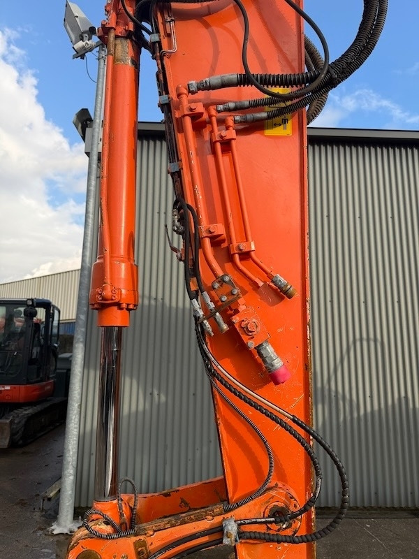 Ekskavator perayap Hitachi ZX 135 US 5-B: gambar 6