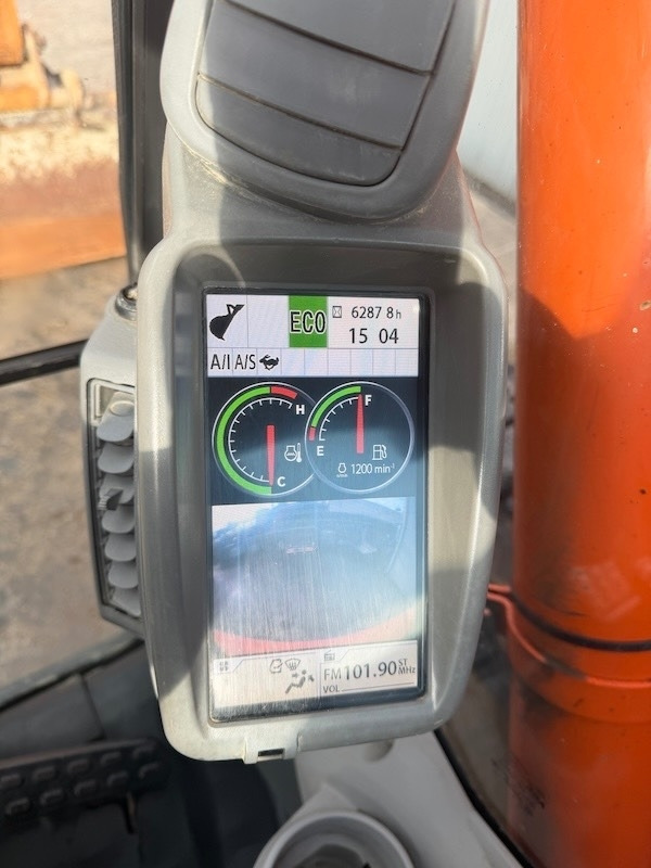 Ekskavator perayap Hitachi ZX 135 US 5-B: gambar 19