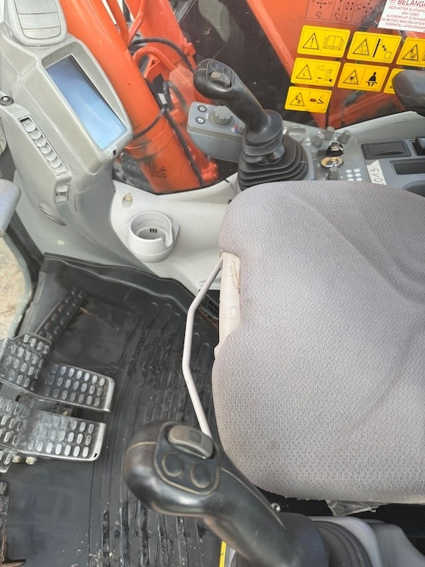 Ekskavator perayap Hitachi ZX 135 US 5-B: gambar 18