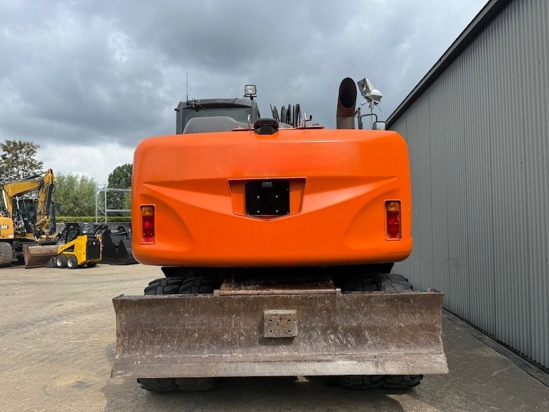 Hitachi ZX 140 W-5 - Ekskavator roda: gambar 3 Hitachi ZX 140 W-5 - Ekskavator roda: gambar 3