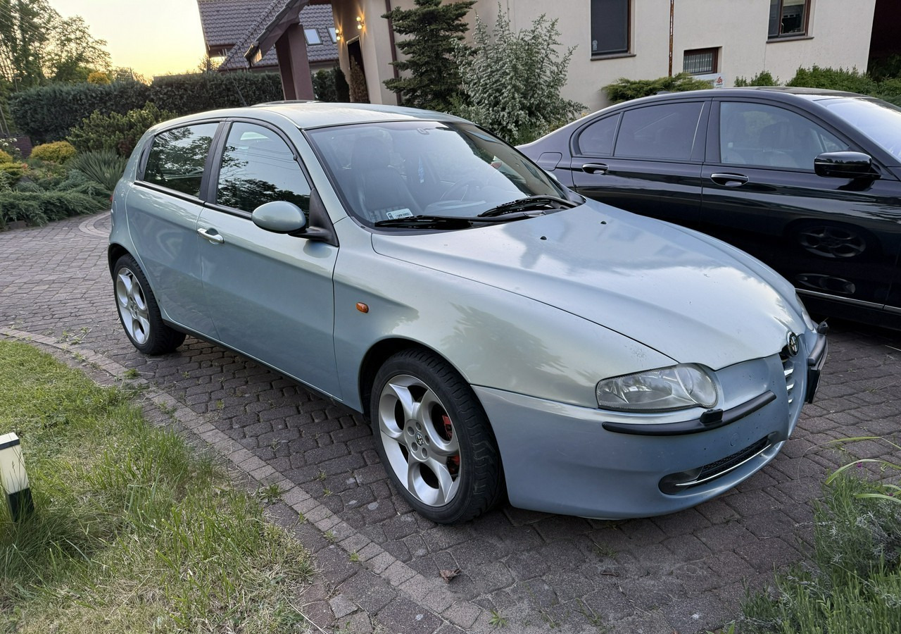 Alfa Romeo 147 Alfa Romeo 147 Klima 1.9 jtd-140KM - Mobil: gambar 1 Alfa Romeo 147 Alfa Romeo 147 Klima 1.9 jtd-140KM - Mobil: gambar 1