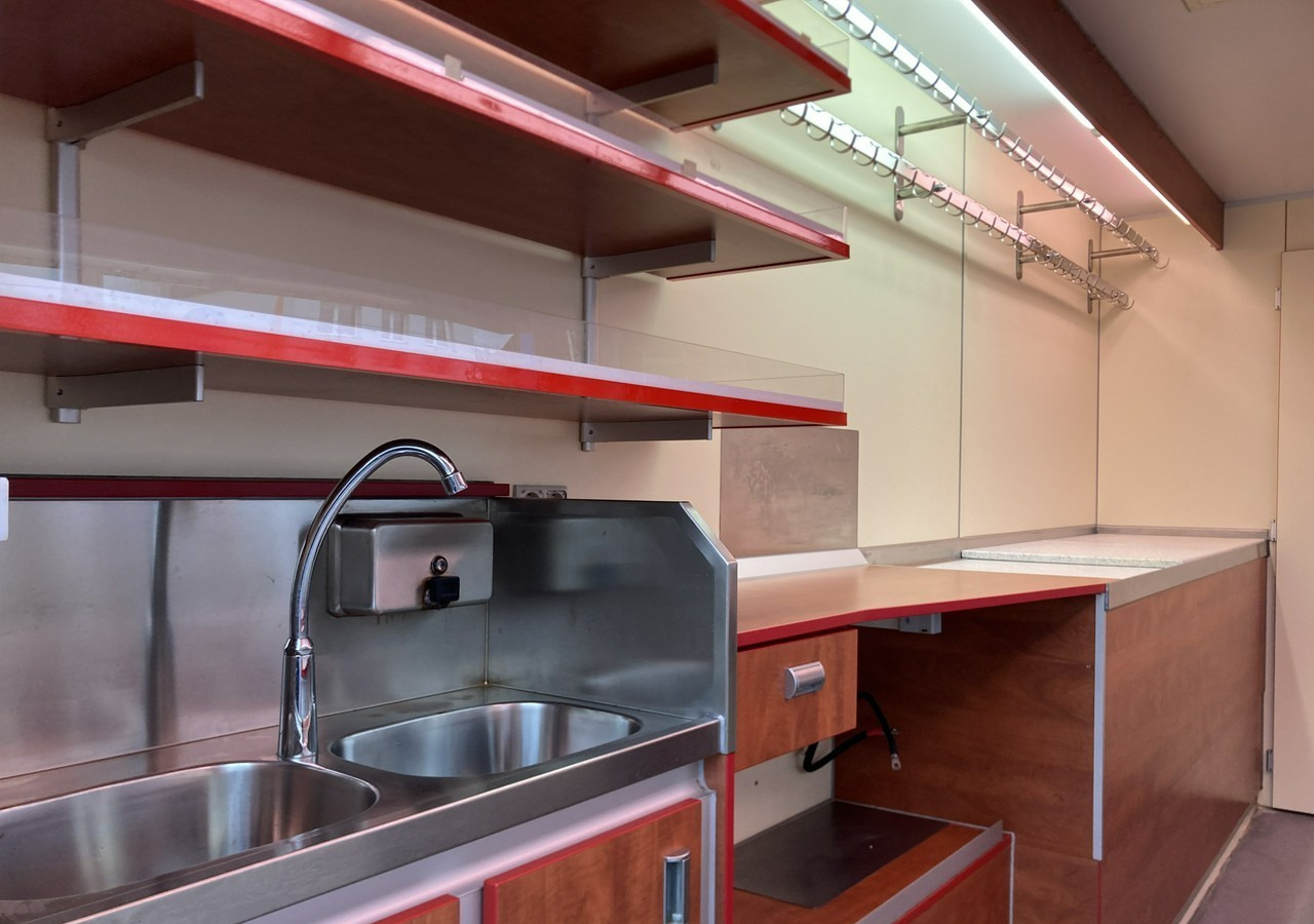 Fiat Ducato Autosklep wędlin Gastronomiczny Food Truck Foodtruck 136tkm Borco 20 - Truk penjual: gambar 4 Fiat Ducato Autosklep wędlin Gastronomiczny Food Truck Foodtruck 136tkm Borco 20 - Truk penjual: gambar 4