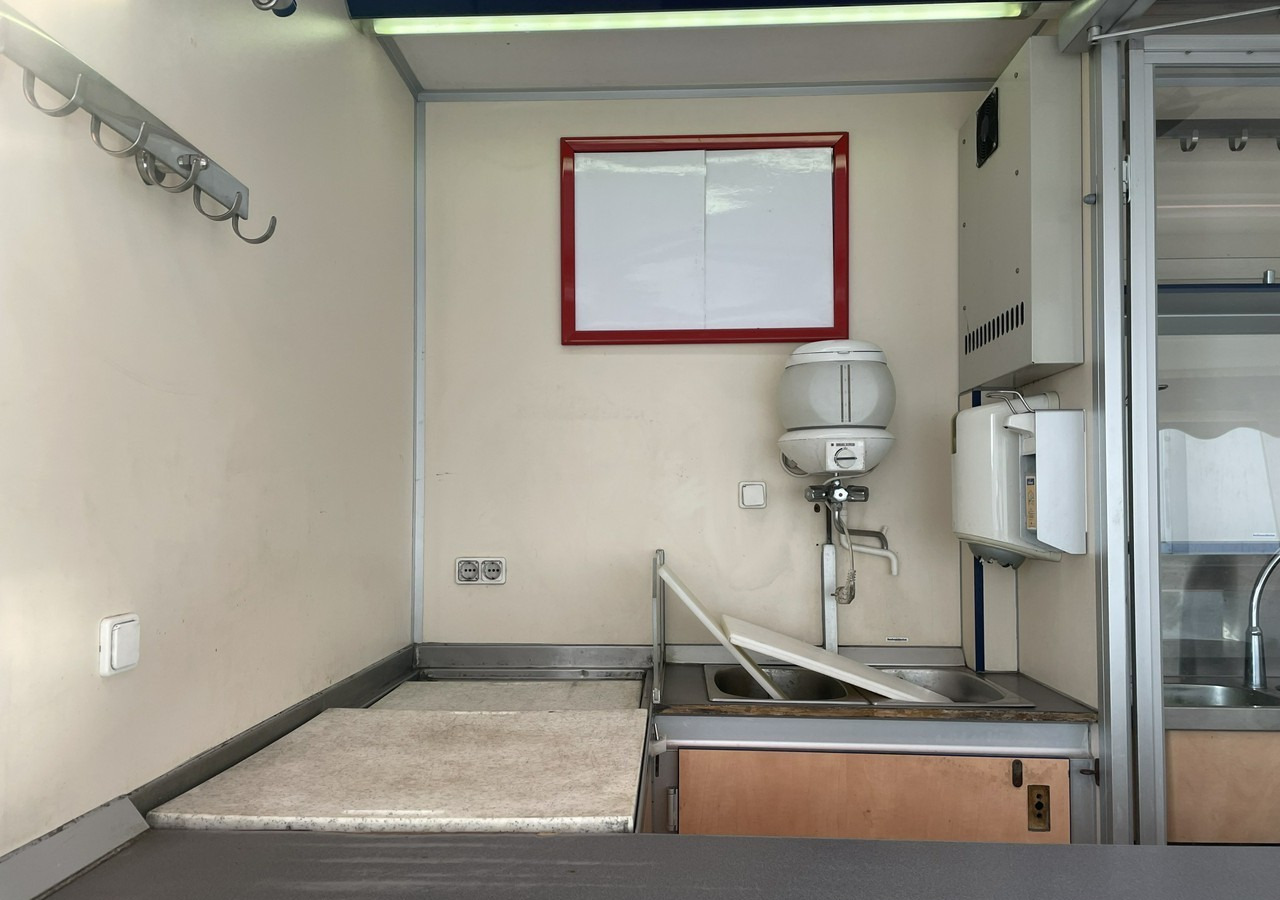 Fiat Ducato Autosklep wędlin Gastronomiczny food truck foodtruck sklep 2006 - Truk penjual: gambar 3 Fiat Ducato Autosklep wędlin Gastronomiczny food truck foodtruck sklep 2006 - Truk penjual: gambar 3
