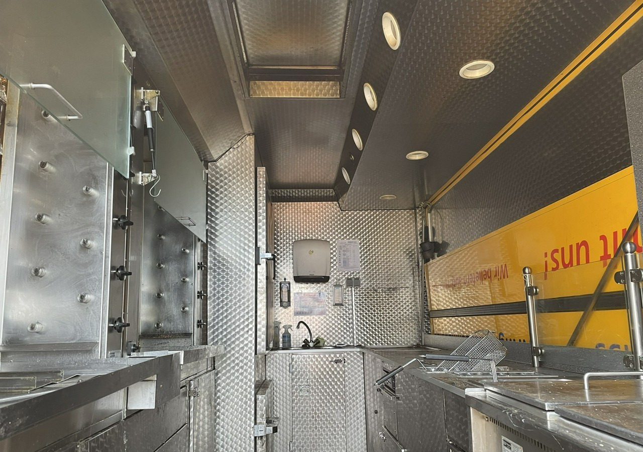 Fiat Ducato Ducato Autogrill Autosklep Foodtruck food truck Gastronomiczny 2018 - Truk penjual: gambar 1 Fiat Ducato Ducato Autogrill Autosklep Foodtruck food truck Gastronomiczny 2018 - Truk penjual: gambar 1