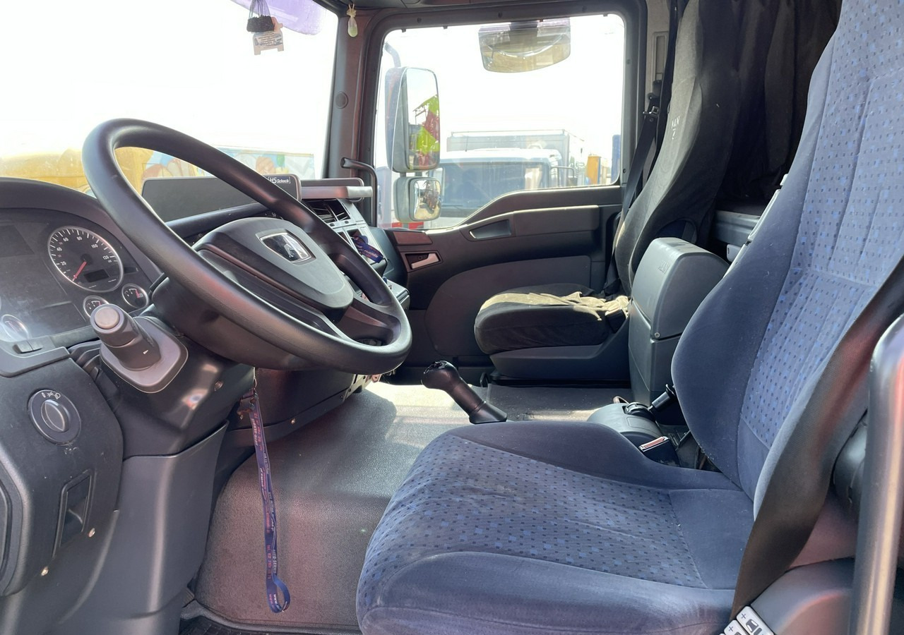 MAN Inny MAN MAN TGL 8.210 Pomoc drogowa Autolaweta na 2 Auta 2005 - Mobil derek: gambar 5 MAN Inny MAN MAN TGL 8.210 Pomoc drogowa Autolaweta na 2 Auta 2005 - Mobil derek: gambar 5