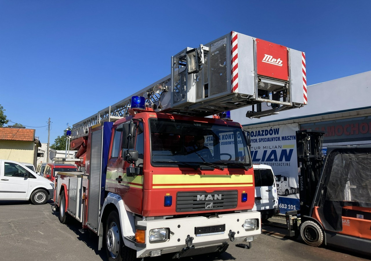 MAN L 2000 MAN 15,280 Straż pożarna drabina Strażacka zwyżka 32m Metz Model 20 - Truk pemadam kebakaran: gambar 1 MAN L 2000 MAN 15,280 Straż pożarna drabina Strażacka zwyżka 32m Metz Model 20 - Truk pemadam kebakaran: gambar 1
