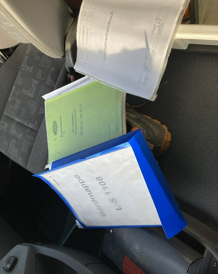 Hook lift Mercedes-Benz Axor 2543 Hakowiec MEILLER-KIPPER Model 2009 Axor 2543 Hakowiec MEILLER-KIPPER Model 2009: gambar 16 Hook lift Mercedes-Benz Axor 2543 Hakowiec MEILLER-KIPPER Model 2009 Axor 2543 Hakowiec MEILLER-KIPPER Model 2009: gambar 16