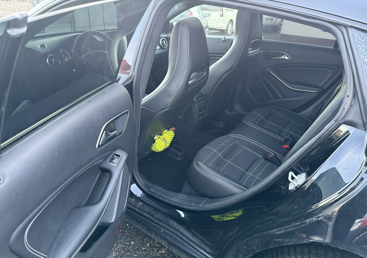 Mobil Mercedes-Benz Klasa CLA C117/X117 Mercedes-Benz Klasa CLA Mercedes CLA 250 4MATIC 2.0-210KM Bogate wyposażenie 2016: gambar 14