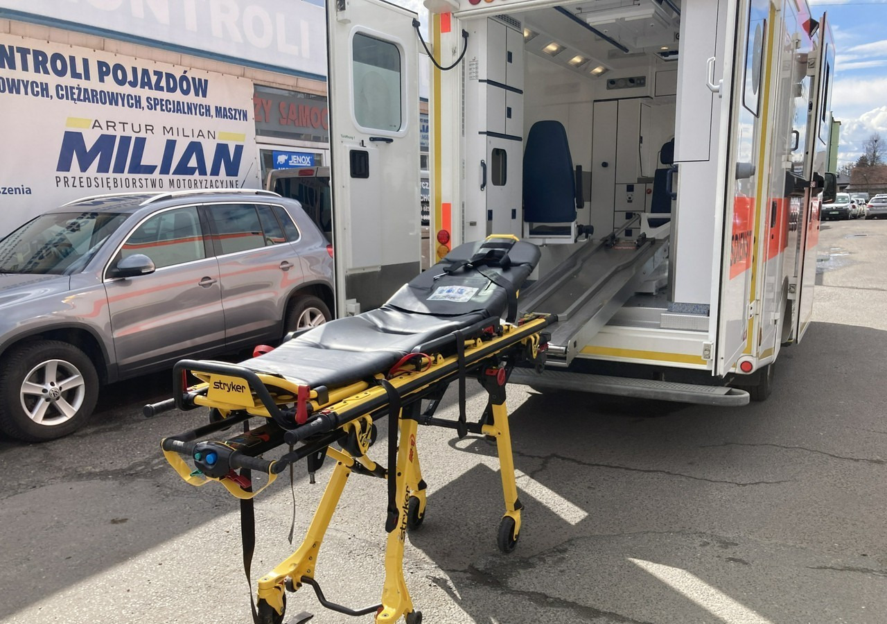 Mercedes-Benz Sprinter Sprinter 519 Karetka 4X4 Ambulans MODEL 2017 - Ambulans: gambar 1 Mercedes-Benz Sprinter Sprinter 519 Karetka 4X4 Ambulans MODEL 2017 - Ambulans: gambar 1