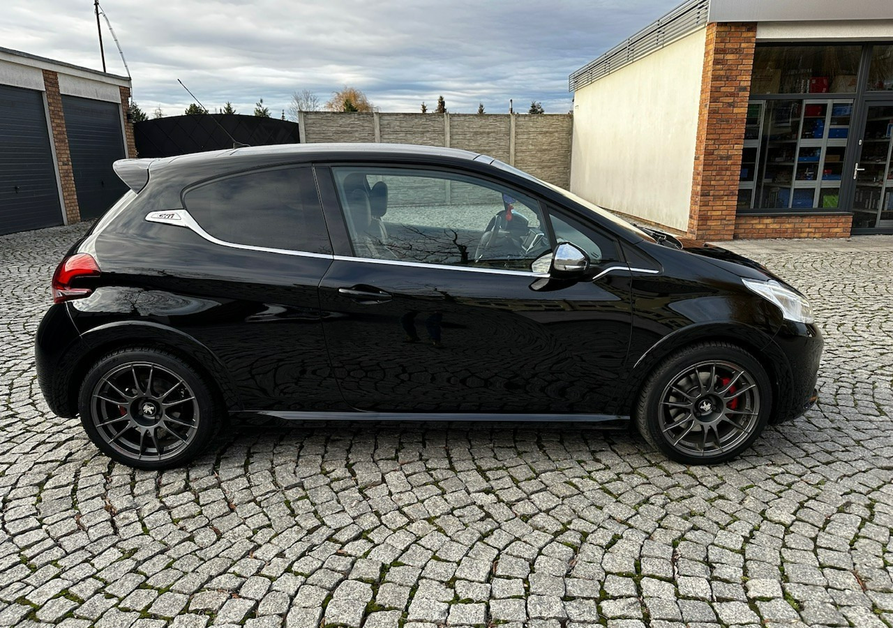 Peugeot 208 I 208GTI Sport 1.6THP 208KM Panorama Led JBL Navi Kamera OZ-Racing 201 - Mobil: gambar 2 Peugeot 208 I 208GTI Sport 1.6THP 208KM Panorama Led JBL Navi Kamera OZ-Racing 201 - Mobil: gambar 2