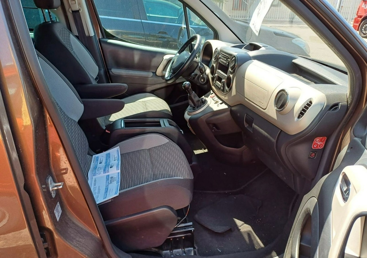 Peugeot Partner II Peugeot Partner Tepee 100 Family Model 2013 - Mobil: gambar 2 Peugeot Partner II Peugeot Partner Tepee 100 Family Model 2013 - Mobil: gambar 2