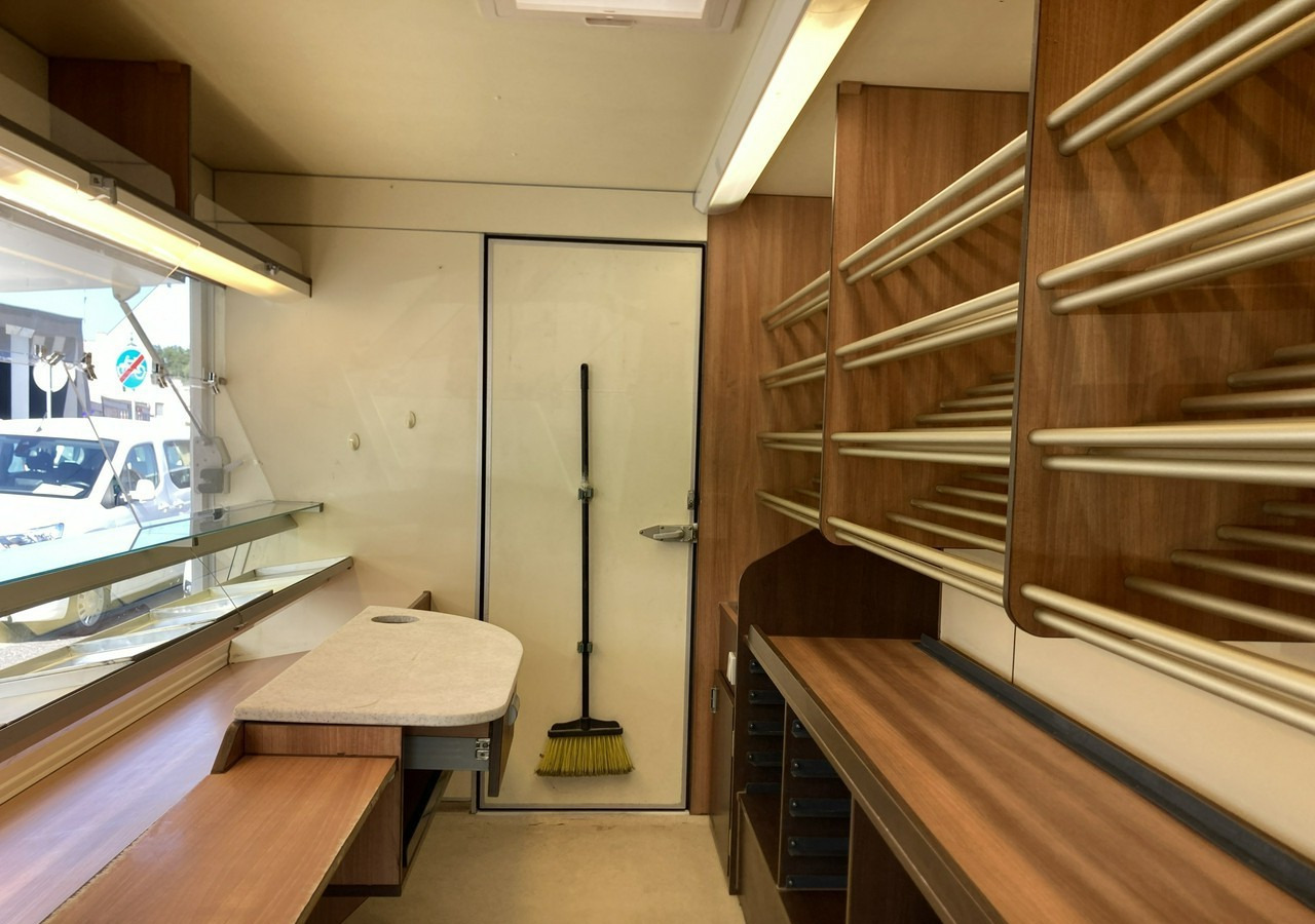 Renault Master Autosklep pieczywa Gastronomiczny Food Truck Foodtruck sklep BORCO20 - Truk penjual: gambar 3 Renault Master Autosklep pieczywa Gastronomiczny Food Truck Foodtruck sklep BORCO20 - Truk penjual: gambar 3