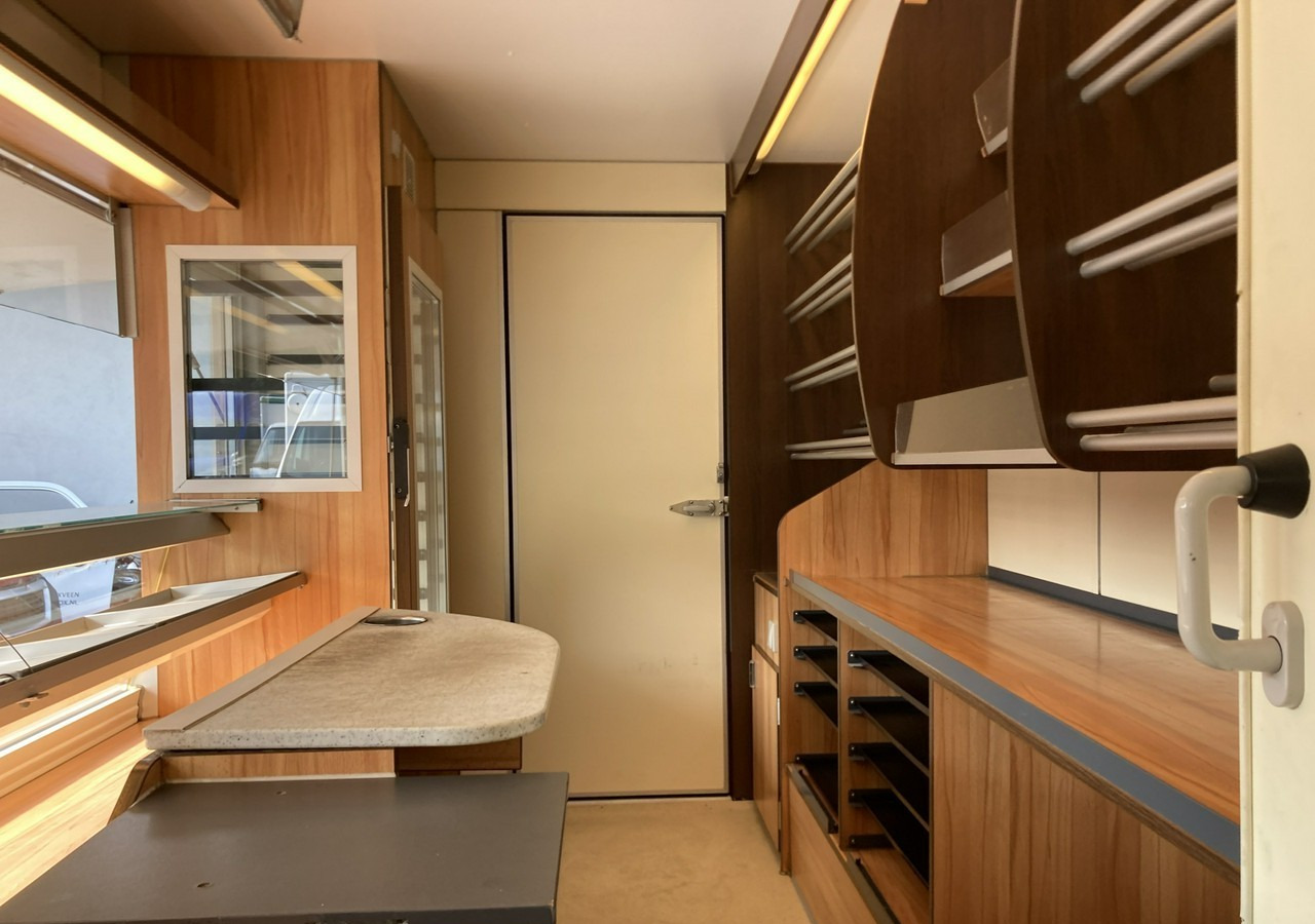 Renault Master Autosklep pieczywa Gastronomiczny Food Truck Foodtruck sklep BORCO20 - Truk penjual: gambar 4 Renault Master Autosklep pieczywa Gastronomiczny Food Truck Foodtruck sklep BORCO20 - Truk penjual: gambar 4