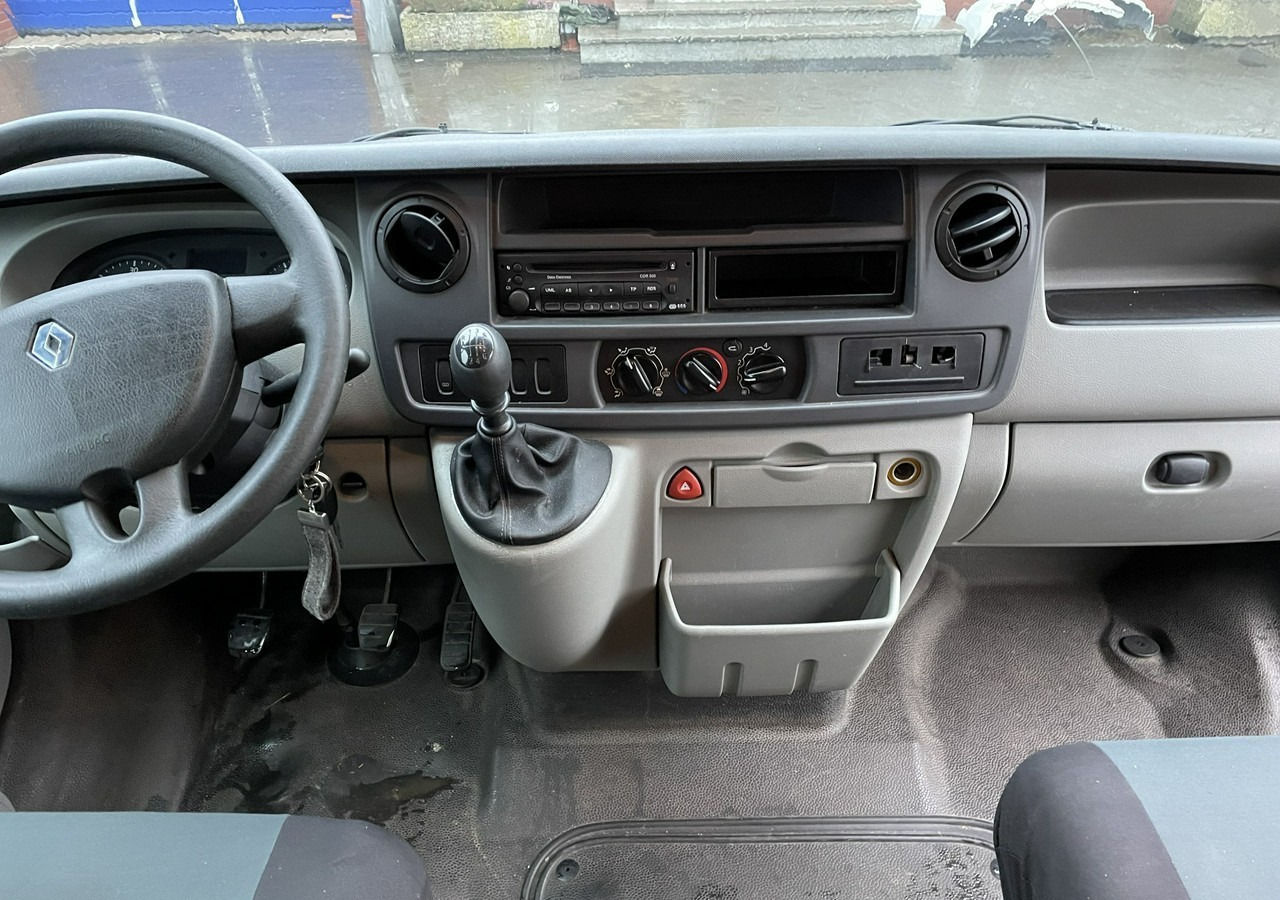 Interior photo 1: Truk penjual Renault Master Autosklep pieczywa Sklep Gastronomiczny Food Truck Foodtruck 2009