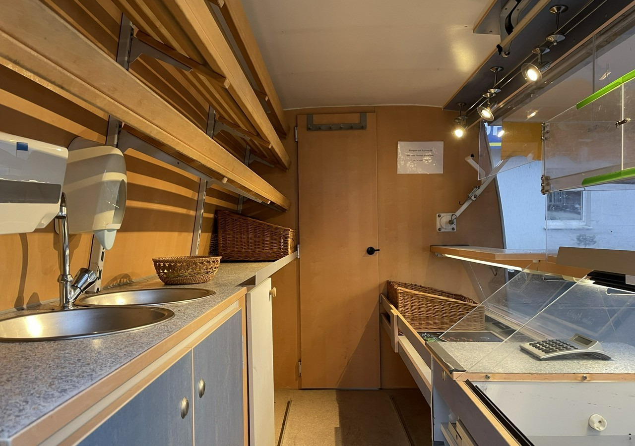 Renault Master Autosklep pieczywa Sklep Gastronomiczny Food Truck Foodtruck 2009 - Truk penjual: gambar 3 Renault Master Autosklep pieczywa Sklep Gastronomiczny Food Truck Foodtruck 2009 - Truk penjual: gambar 3