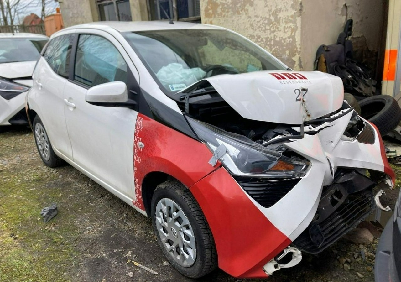 Toyota Aygo II Aygo 1.0-16V Klima Salon PL 2021 Bezyna + LPG - Mobil: gambar 1 Toyota Aygo II Aygo 1.0-16V Klima Salon PL 2021 Bezyna + LPG - Mobil: gambar 1