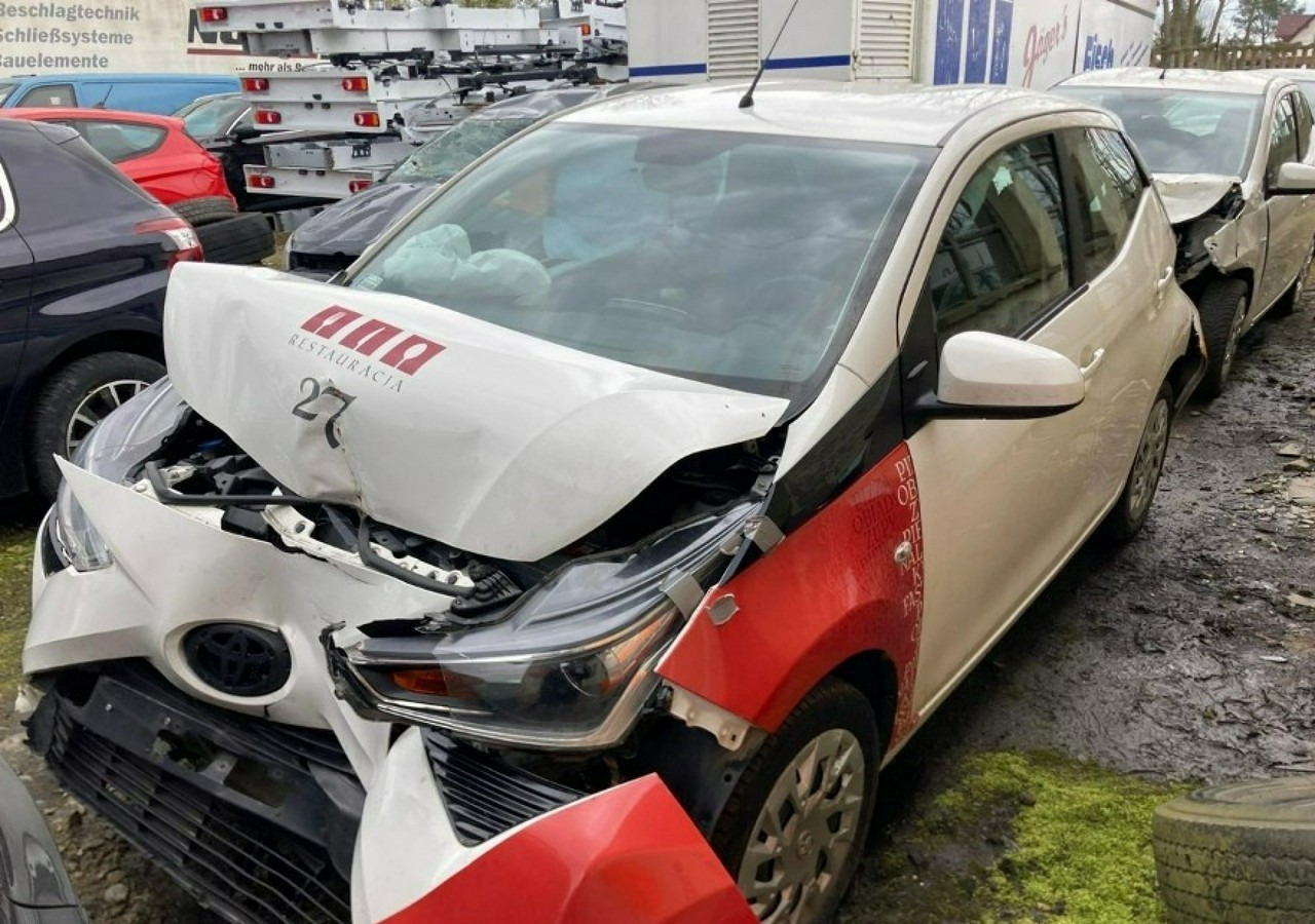 Toyota Aygo II Aygo 1.0-16V Klima Salon PL 2021 Bezyna + LPG - Mobil: gambar 4 Toyota Aygo II Aygo 1.0-16V Klima Salon PL 2021 Bezyna + LPG - Mobil: gambar 4