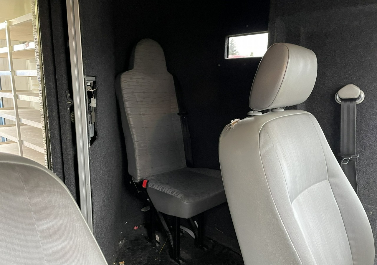 Kendaraan kolektor Volkswagen Transporter T5 Transporter Bankowóz kuloodporny opancerzony Model 2015: gambar 14