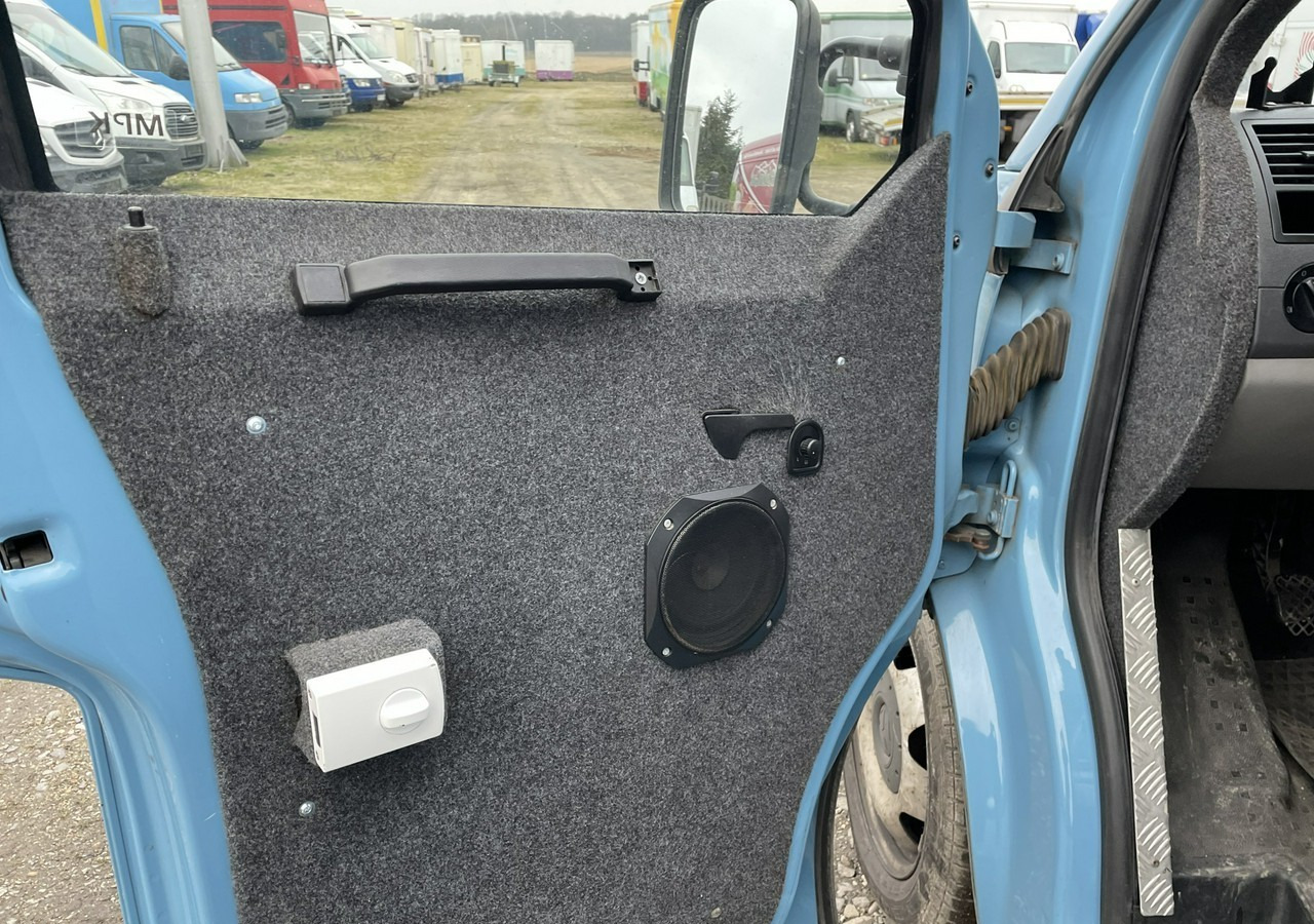 Kendaraan kolektor Volkswagen Transporter T5 Transporter Bankowóz kuloodporny opancerzony Model 2015: gambar 11