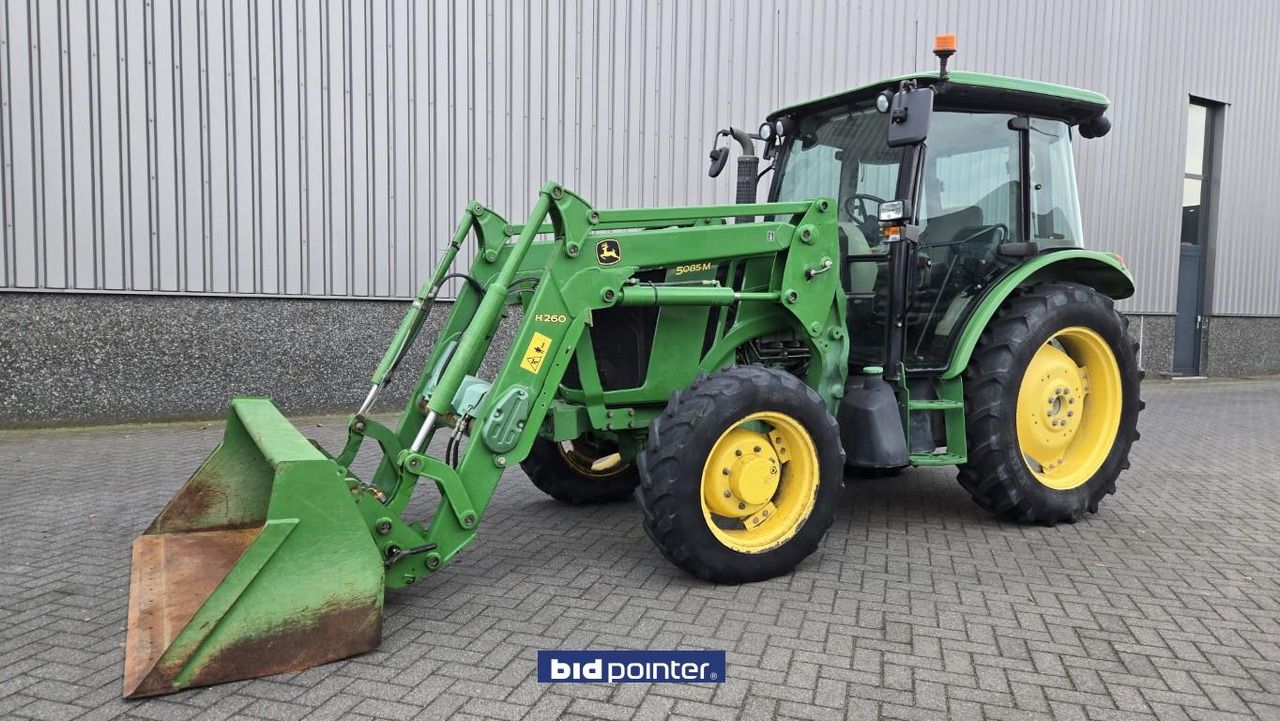 John Deere 5085M with loader - Traktor: gambar 1 John Deere 5085M with loader - Traktor: gambar 1
