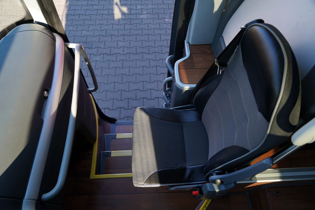 Bus MAN LIONS COACH R07 / EURO 6 / 12 M/ SPROWAD: gambar 33 Bus MAN LIONS COACH R07 / EURO 6 / 12 M/ SPROWAD: gambar 33