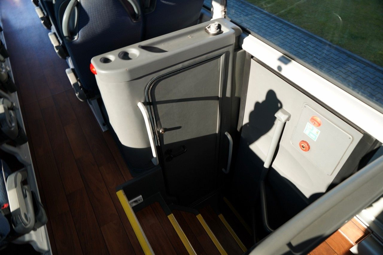 Bus MAN LIONS COACH R07 / EURO 6 / 12 M/ SPROWAD: gambar 39 Bus MAN LIONS COACH R07 / EURO 6 / 12 M/ SPROWAD: gambar 39