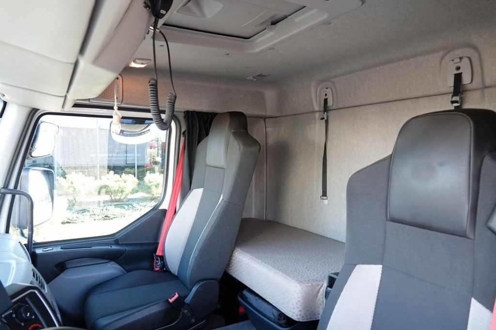 Truk berpendingin Renault D 250 / CHŁODNIA - 6,7 m / THERMO KING T 600R /: gambar 14