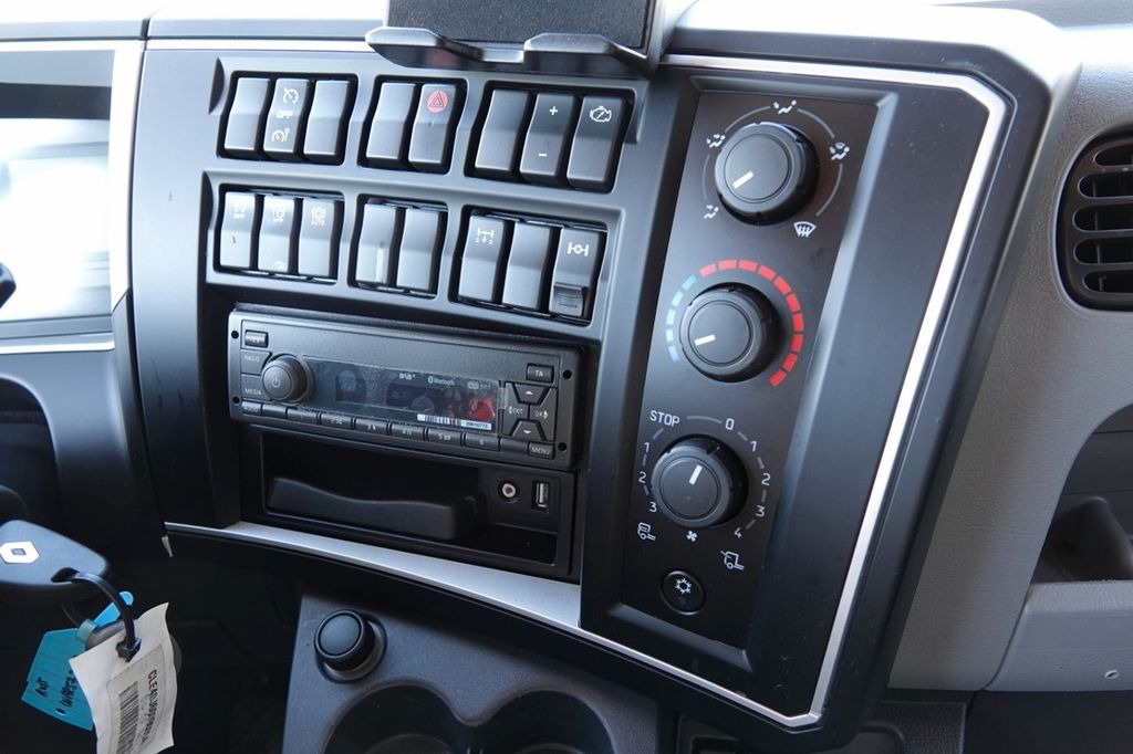Truk berpendingin Renault D 250 / CHŁODNIA - 6,7 m / THERMO KING T 600R /: gambar 16