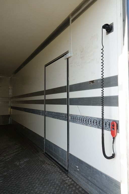 Truk berpendingin Renault D 250 / CHŁODNIA - 6,7 m / THERMO KING T 600R /: gambar 11