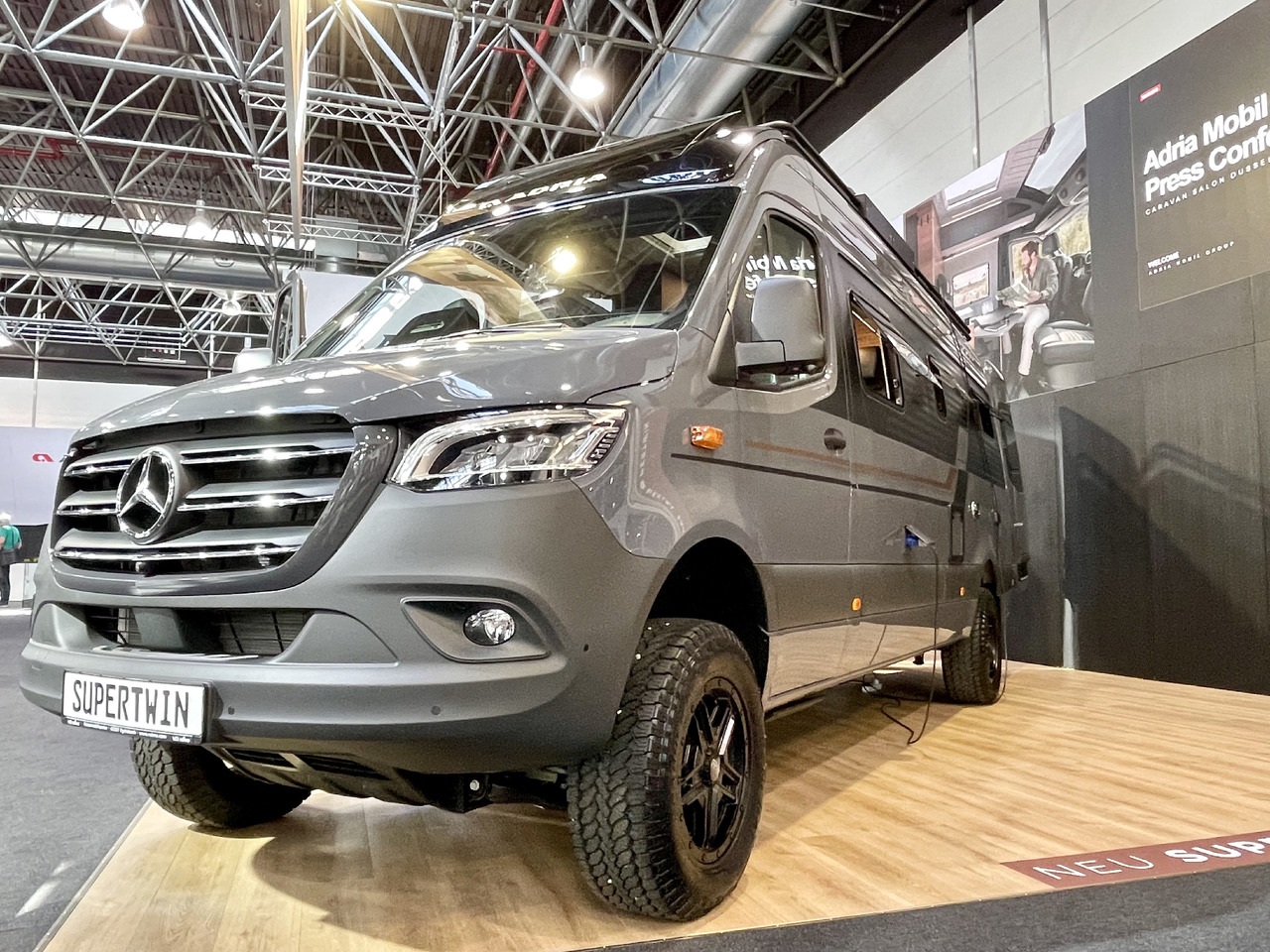 ADRIA Super Twin 700 SGX - Mobil kemping: gambar 1 ADRIA Super Twin 700 SGX - Mobil kemping: gambar 1