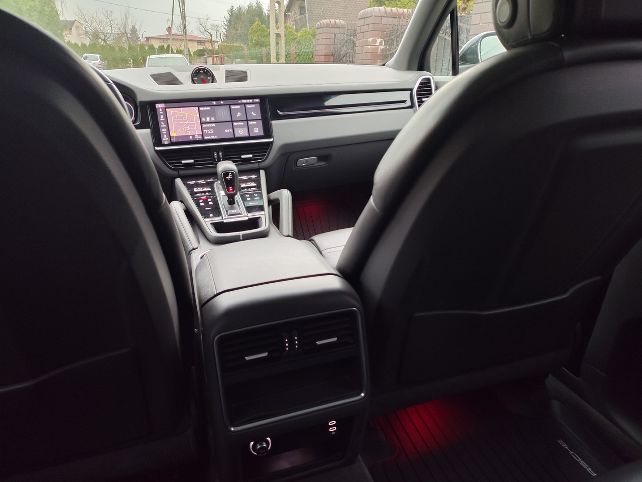 Mobil PORSCHE CAYENNE: gambar 9