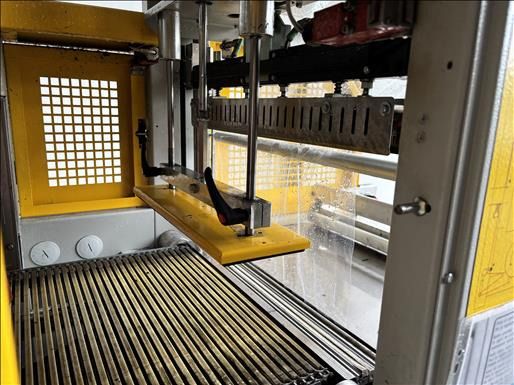 SMIPack BP600 Monoblock semi auto shrink wrapper with sealing bar - Mesin pengemas: gambar 4 SMIPack BP600 Monoblock semi auto shrink wrapper with sealing bar - Mesin pengemas: gambar 4