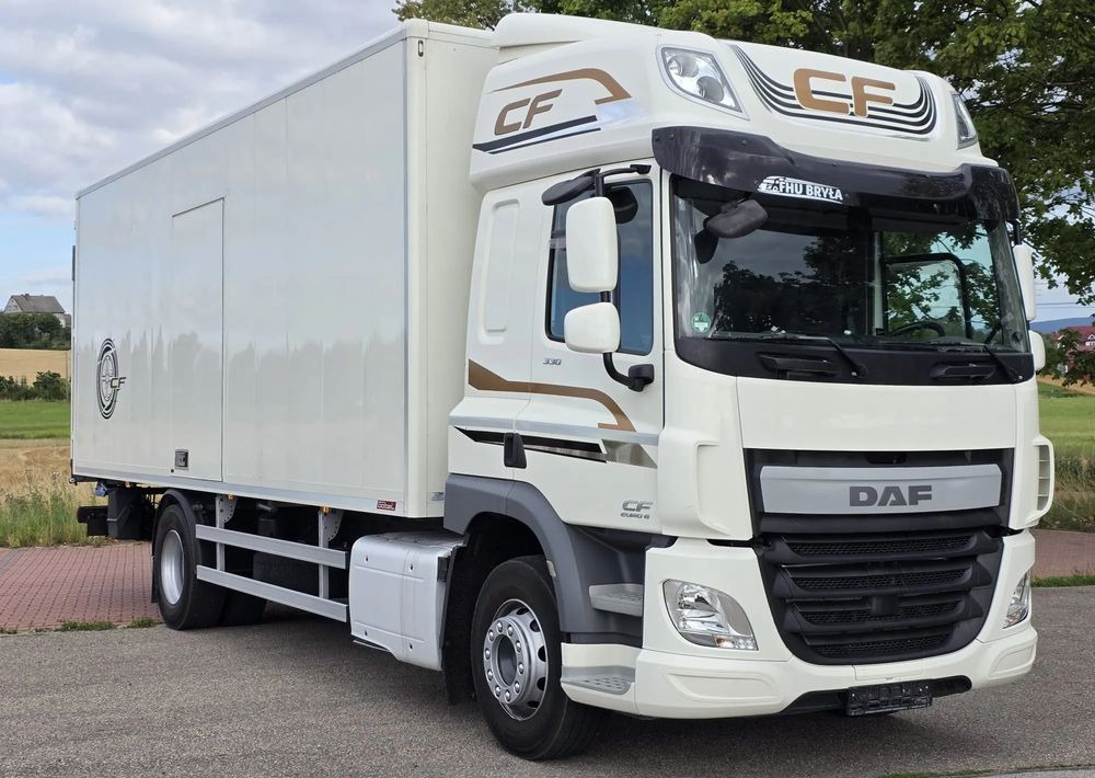 DAF CF 330 / 10.2017 / KONTENER MEBLOWY / IZOTERMA / WINDA / 18 PALET / E6 / NISKI PRZEBIEG / Z NIEMIEC / JAK NOWY / DUŻY SILNIK 10 837cm3// - Truk box: gambar 1 DAF CF 330 / 10.2017 / KONTENER MEBLOWY / IZOTERMA / WINDA / 18 PALET / E6 / NISKI PRZEBIEG / Z NIEMIEC / JAK NOWY / DUŻY SILNIK 10 837cm3// - Truk box: gambar 1