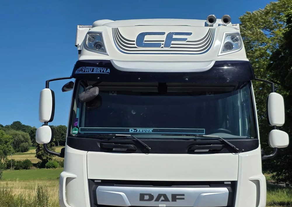 DAF CF290/CF320/FIRANKA/WINDA DHOLLANDIA / E6/JEDEN WŁAŚCICIEL/SPROWADZONY/22PALETY/2019/PODNOSZONY DACH/ JAK NOWY - Truk dengan terpal samping: gambar 4 DAF CF290/CF320/FIRANKA/WINDA DHOLLANDIA / E6/JEDEN WŁAŚCICIEL/SPROWADZONY/22PALETY/2019/PODNOSZONY DACH/ JAK NOWY - Truk dengan terpal samping: gambar 4