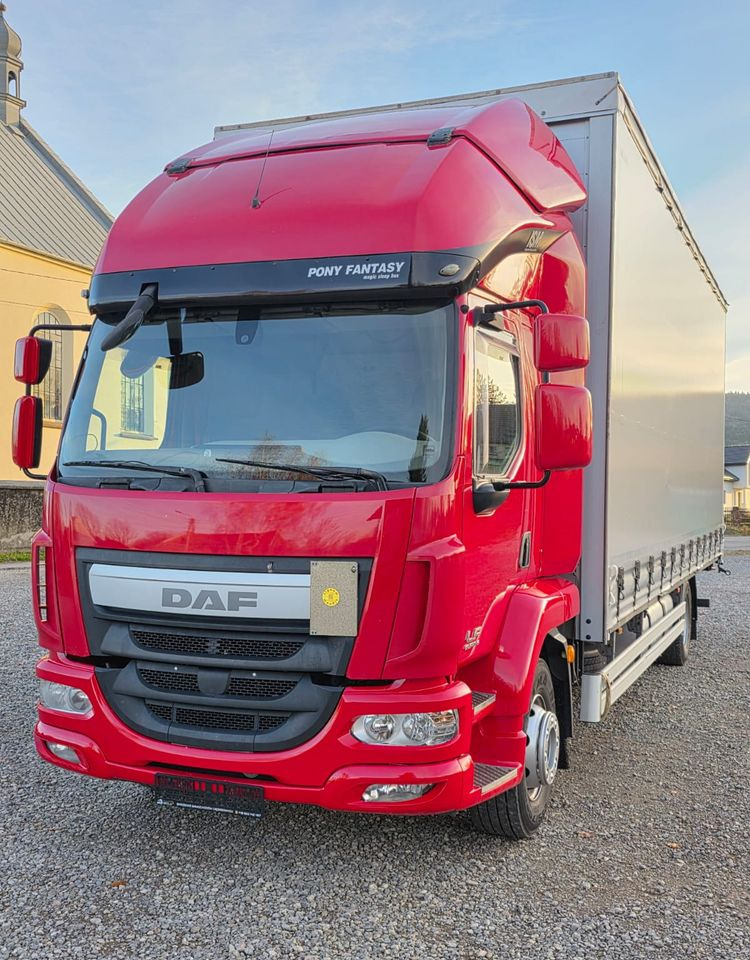 DAF LF 290 / WINDA / 16TON DMC / 3M WYSOKOŚĆ / JUMBO / FIRANKA / SYPIALKA / AUTOMAT / JEDEN WŁAŚCICIE / EURO 6 / 2017/ SPROWADZONY / 19 PALET / DUŻA ŁADOWNOŚĆ / - Truk dengan terpal samping: gambar 2 DAF LF 290 / WINDA / 16TON DMC / 3M WYSOKOŚĆ / JUMBO / FIRANKA / SYPIALKA / AUTOMAT / JEDEN WŁAŚCICIE / EURO 6 / 2017/ SPROWADZONY / 19 PALET / DUŻA ŁADOWNOŚĆ / - Truk dengan terpal samping: gambar 2