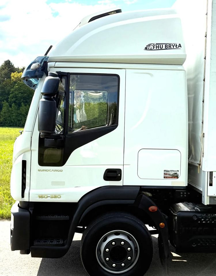 Iveco EUROCARGO 160E320/FIRANKA/WINDA/AUTOMAT/NISKI PRZEBIEG/E6/SPROWADZONY/PIERWSZY WŁAŚCICIEL - Truk dengan terpal samping: gambar 4 Iveco EUROCARGO 160E320/FIRANKA/WINDA/AUTOMAT/NISKI PRZEBIEG/E6/SPROWADZONY/PIERWSZY WŁAŚCICIEL - Truk dengan terpal samping: gambar 4
