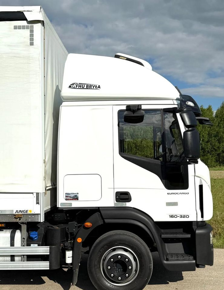 Iveco EUROCARGO 160E320/FIRANKA/WINDA/AUTOMAT/NISKI PRZEBIEG/E6/SPROWADZONY/PIERWSZY WŁAŚCICIEL - Truk dengan terpal samping: gambar 5 Iveco EUROCARGO 160E320/FIRANKA/WINDA/AUTOMAT/NISKI PRZEBIEG/E6/SPROWADZONY/PIERWSZY WŁAŚCICIEL - Truk dengan terpal samping: gambar 5