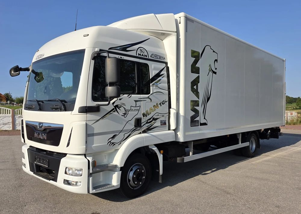MAN TGL 12.250 / KONTENER / IZOTERMA / WINDA / 2019R / EURO 6 / PEŁEN SERWIS / 6 TON ŁADOWNOŚĆ / SPROWADZONY / ZADBANY / JAK NOWY / KSIĄŻKA SERWISOWA / E6 / 17 PALET - Truk box: gambar 1 MAN TGL 12.250 / KONTENER / IZOTERMA / WINDA / 2019R / EURO 6 / PEŁEN SERWIS / 6 TON ŁADOWNOŚĆ / SPROWADZONY / ZADBANY / JAK NOWY / KSIĄŻKA SERWISOWA / E6 / 17 PALET - Truk box: gambar 1