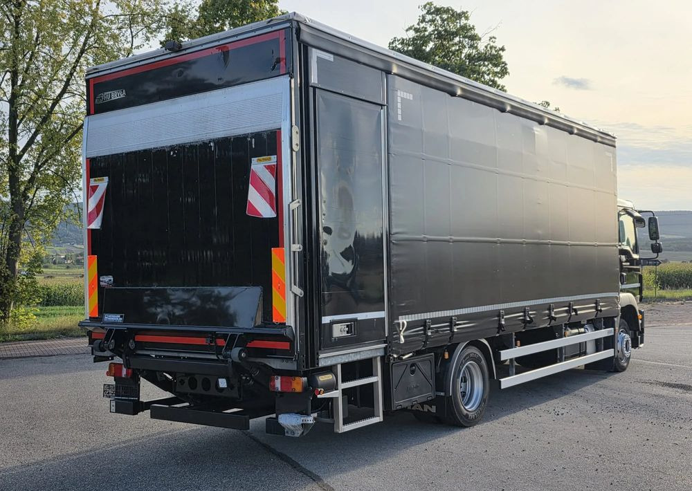 MAN TGM 12.290 / 15.290 / E6/ FIRANKA /BOCZNE DRZWI / BURTO-FIRANKA / 18PALET / WINDA / NISKI PRZEBIEG / 2018/ CAŁY NA PODUSZKACH / SERWISOWANY - Truk dengan terpal samping: gambar 5 MAN TGM 12.290 / 15.290 / E6/ FIRANKA /BOCZNE DRZWI / BURTO-FIRANKA / 18PALET / WINDA / NISKI PRZEBIEG / 2018/ CAŁY NA PODUSZKACH / SERWISOWANY - Truk dengan terpal samping: gambar 5