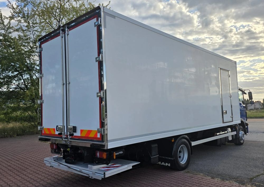 MAN TGM 15.250 / CHŁODNIA / WINDA / 2018 ROK / 230 TYŚ KM / AUTOMAT / SPROWADZONY / E6 / 18 EUROPALET/ - Truk berpendingin: gambar 5 MAN TGM 15.250 / CHŁODNIA / WINDA / 2018 ROK / 230 TYŚ KM / AUTOMAT / SPROWADZONY / E6 / 18 EUROPALET/ - Truk berpendingin: gambar 5