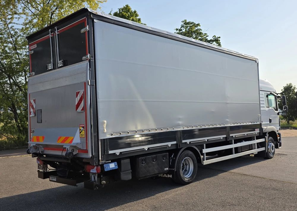 MAN TGM 15.290 / BURTO-FIRANKA / CAŁY NA PODUSZKACH /KLIMA POSTOJOWA / 2018R / NISKI PRZEBIEG / 18 PALET / E6 / JAK NOWY / WINDA / - Truk dengan terpal samping: gambar 5 MAN TGM 15.290 / BURTO-FIRANKA / CAŁY NA PODUSZKACH /KLIMA POSTOJOWA / 2018R / NISKI PRZEBIEG / 18 PALET / E6 / JAK NOWY / WINDA / - Truk dengan terpal samping: gambar 5