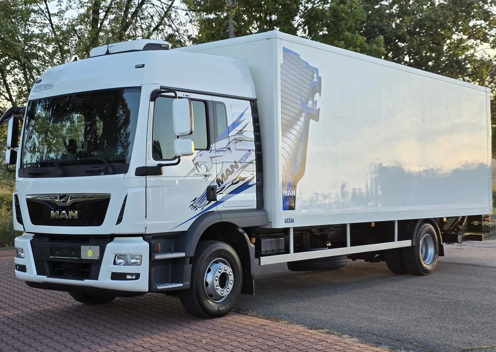 MAN TGM 15.290 / TGL / KONTENER / IZOTERMA / WINDA / KLIMA POSTOJOWA / 2019R / EURO 6 / PEŁEN SERWIS /  8200KG ŁADOWNOŚĆ  / SPROWADZONY / ZADBANY / JAK NOWY /  KSIĄŻKA SERWISOWA / E6 / 18 PALET - Truk box: gambar 1 MAN TGM 15.290 / TGL / KONTENER / IZOTERMA / WINDA / KLIMA POSTOJOWA / 2019R / EURO 6 / PEŁEN SERWIS /  8200KG ŁADOWNOŚĆ  / SPROWADZONY / ZADBANY / JAK NOWY /  KSIĄŻKA SERWISOWA / E6 / 18 PALET - Truk box: gambar 1