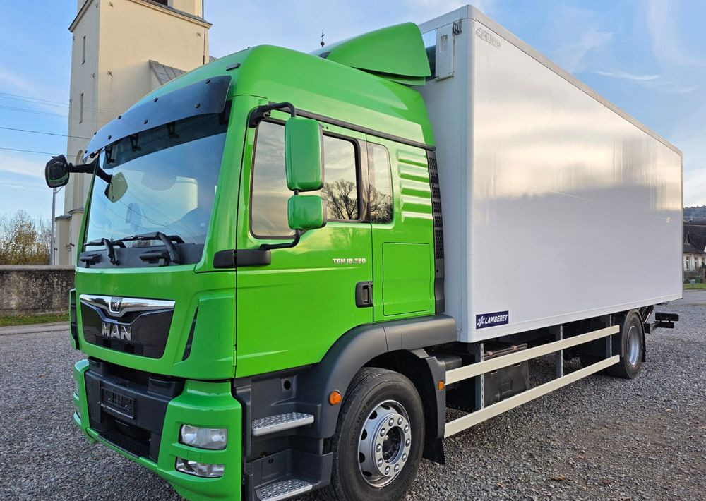 MAN TGM 18.320 / 18.290 / 15.290 / IZOTERMA / WINDA / 19PALET / E6 / 08.2018 / LIFT / SPROWADZONY / AUTOMAT / SYPIALKA / PIERWSZY WŁAŚCICIEL / BOCZNE DRZWI / STAN BARDZO DOBRY - Truk berpendingin: gambar 1 MAN TGM 18.320 / 18.290 / 15.290 / IZOTERMA / WINDA / 19PALET / E6 / 08.2018 / LIFT / SPROWADZONY / AUTOMAT / SYPIALKA / PIERWSZY WŁAŚCICIEL / BOCZNE DRZWI / STAN BARDZO DOBRY - Truk berpendingin: gambar 1