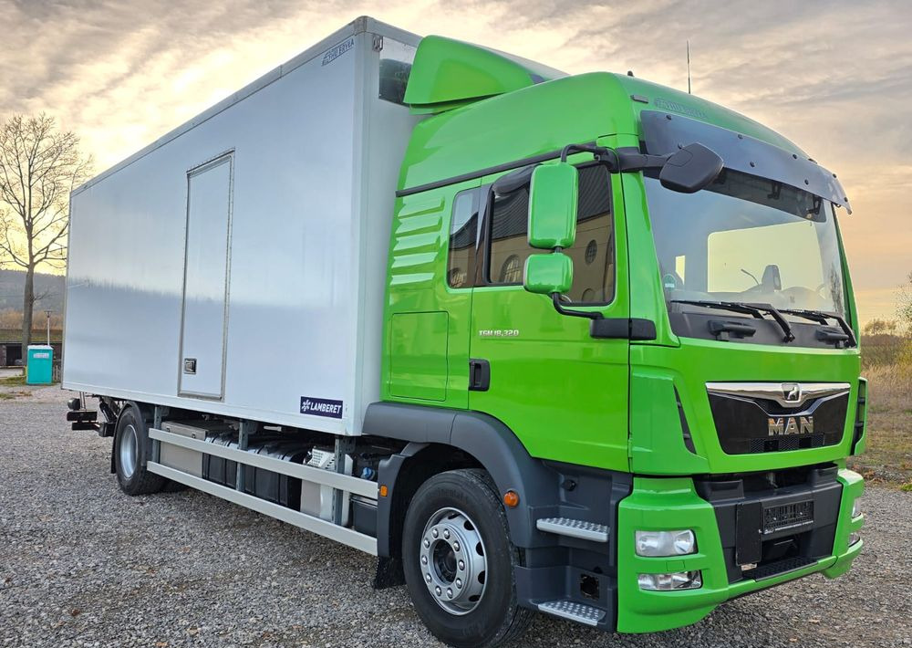 MAN TGM 18.320 / 18.290 / 15.290 / IZOTERMA / WINDA / 19PALET / E6 / 08.2018 / LIFT / SPROWADZONY / AUTOMAT / SYPIALKA / PIERWSZY WŁAŚCICIEL / BOCZNE DRZWI / STAN BARDZO DOBRY - Truk berpendingin: gambar 2 MAN TGM 18.320 / 18.290 / 15.290 / IZOTERMA / WINDA / 19PALET / E6 / 08.2018 / LIFT / SPROWADZONY / AUTOMAT / SYPIALKA / PIERWSZY WŁAŚCICIEL / BOCZNE DRZWI / STAN BARDZO DOBRY - Truk berpendingin: gambar 2