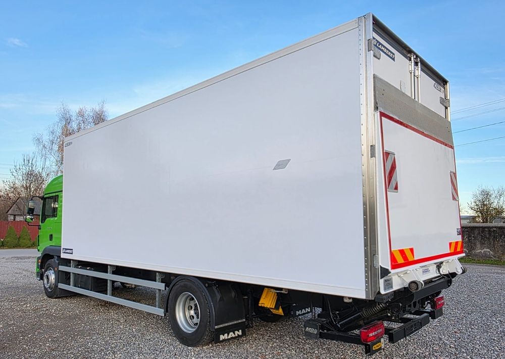 MAN TGM 18.320 / 18.290 / 15.290 / IZOTERMA / WINDA / 19PALET / E6 / 08.2018 / LIFT / SPROWADZONY / AUTOMAT / SYPIALKA / PIERWSZY WŁAŚCICIEL / BOCZNE DRZWI / STAN BARDZO DOBRY - Truk berpendingin: gambar 5 MAN TGM 18.320 / 18.290 / 15.290 / IZOTERMA / WINDA / 19PALET / E6 / 08.2018 / LIFT / SPROWADZONY / AUTOMAT / SYPIALKA / PIERWSZY WŁAŚCICIEL / BOCZNE DRZWI / STAN BARDZO DOBRY - Truk berpendingin: gambar 5